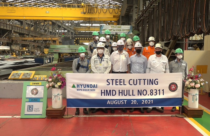 Representatives of HMD and IOMSPC at the Steel Cutting Ceremony